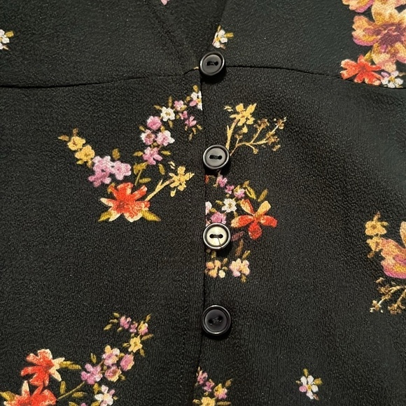 Bobeau Women's Front Wrap Black Floral Blouse Size L - Picture 6 of 12